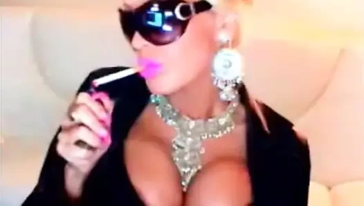 Smokely sıcak tanrıça 1