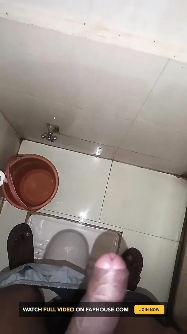 Desi Boy Jerk off on Toilet Masterbet in the Toilet