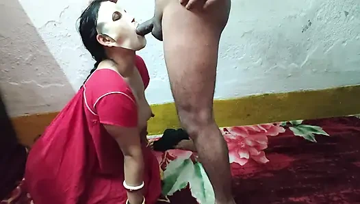 Seksi sütlü hizmetçi ev sahibinin yarağını emiyor. Seks videosu