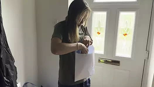 Postada bir mektup mu? Karımın külotunu (külot) çöpe at!