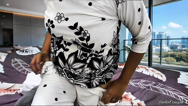 Otur yüzü, berbat pozisyon ve iç çamaşırı: en iyi hakimiyet. Kadın karısı squirt