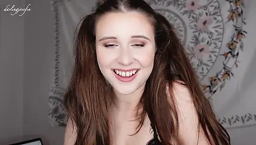 Karının videolarını izliyorum