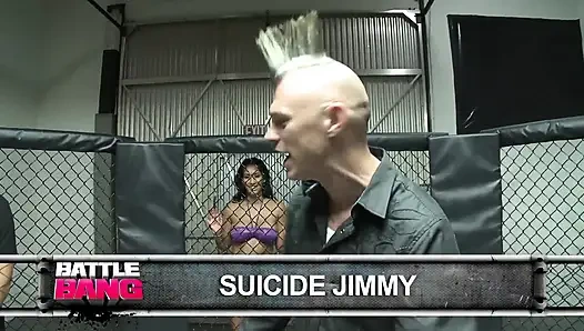 Грудастая девушка с большой попкой в ринге трахает победительницу с большим хуем