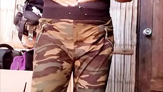 muhteşem!! latin politikacı yerel seçimlerden önce güzel göğüslerini gösteriyor