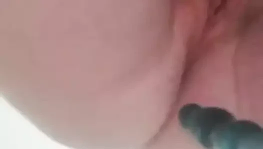 Genç dövmeli kız analdan nefret ediyor