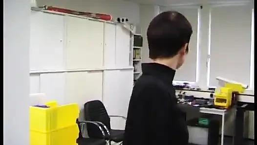 Küçük memeli esmer klasik sürtük zevkli bir sakso çekiyor