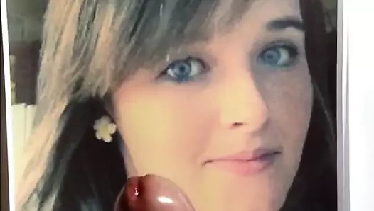 Sıcak arkadaşım ashton'a boşaldım (18+)
