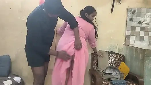 Transparan pembe elbiseli seksi Hintli tombul yenge - büyük göt ve tombul vücut ifşası