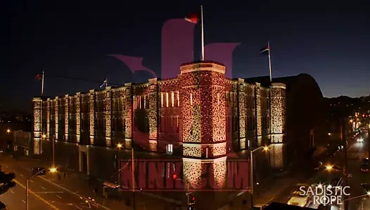 Acımasız esaret ile yıkıcı bir azap içinde sıcak minyon sürtük.