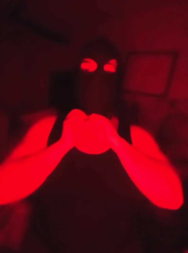 Maskeli deri vitesli striptiz ve bilek halatı oyunu - teaser (lhore11)