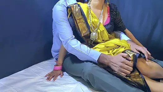 Aldatan desi ev hanımı sert parmaklıyor ve sert seks yapıyor ve domuz amının üzerine boşalıyor