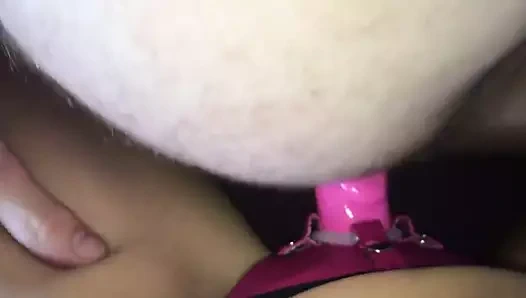 encule sont mec avec un strapon