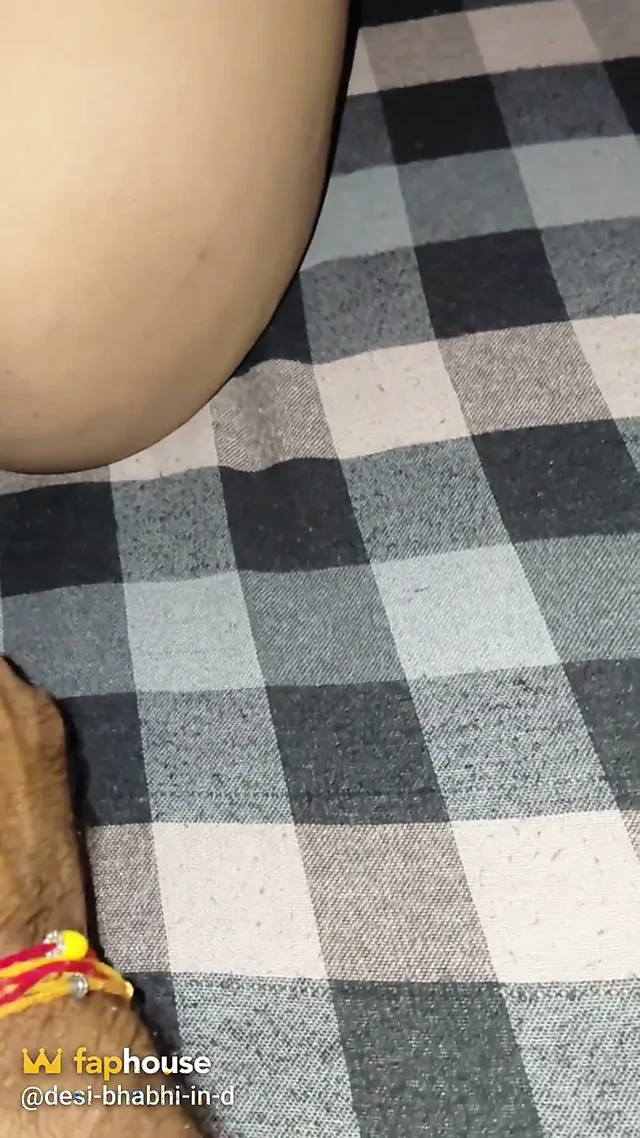 Hintli kızı domaltarak sikiyormuş.
