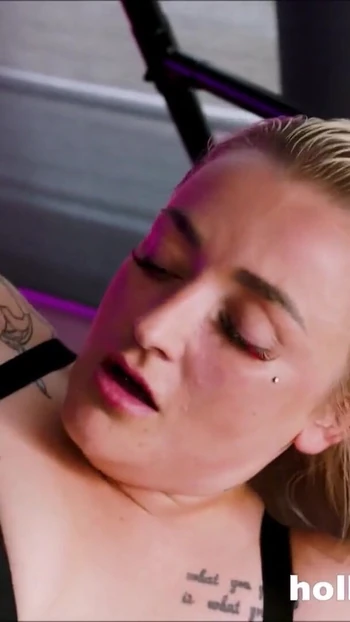 Обязательный для просмотра момент из "Kiara хочет, чтобы ее трахнули на Passie.nl"