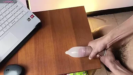 Su dolu prezervatifle oynuyorum sütümün içine sıkışını izle! 😈