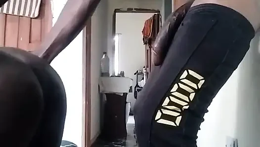İri Güzel Nine 10 inçlik Büyük Zenci Yarağını Domaltıyor