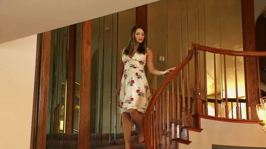 Aurora Snow kalın bir siyah yarağı amına ve götüne sokuyor