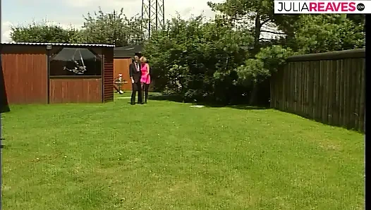 Ateşli kızlar kanepede sırayla sikiliyor ve ağzına boşalıyor