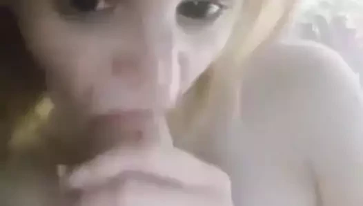 Ağzıma boşalmak için yarağıyla oynuyorum