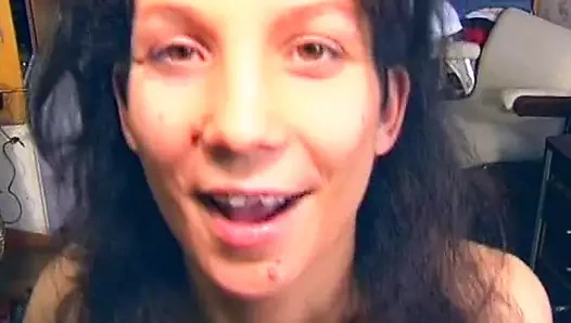 Seksi Alman genç kız ateşli sikişten sonra döl yiyor