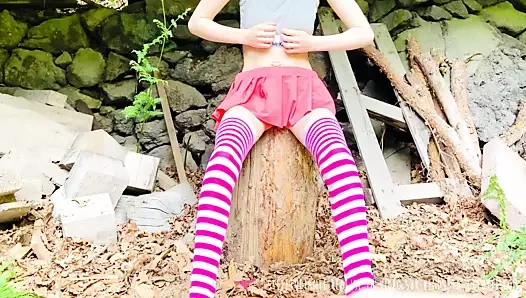 Vends-ta-culotte - Fransız öğrenci kırsalda mastürbasyon yapıyor