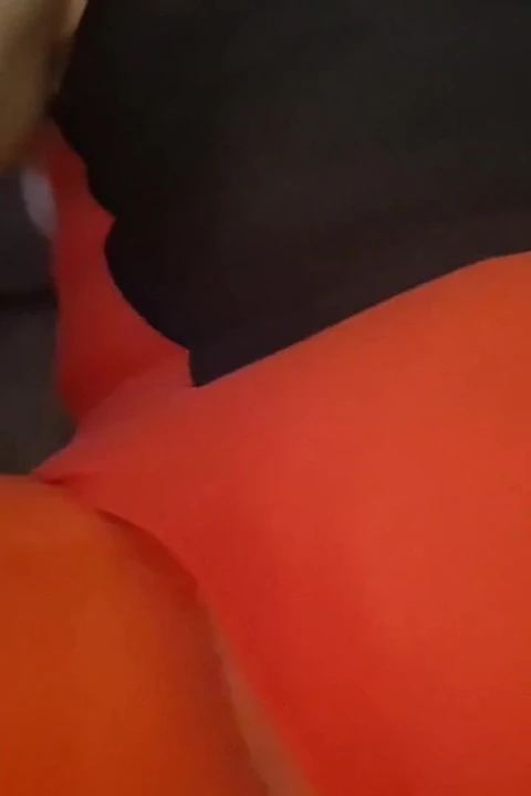 Pantolonumdaki kırmızı çıkıntı