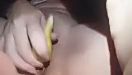 milf se mastrubreaza cu banana