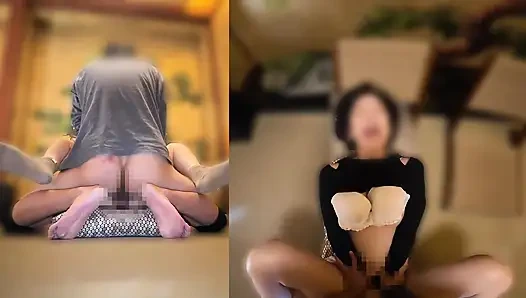 Bir bardaki kızları alıp seks yapıyor. İnlemelerim o kadar yüksekti ki barda herkes onları duydu