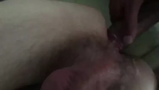 En iyi arkadaşım beni sikiyor. onun boşalması için yalvarıyorum