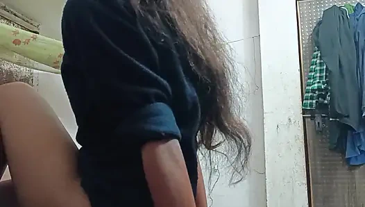 Üniversite kızı yağlanmış ve poposu