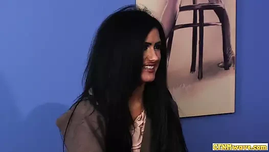 Kadın egemenliği cfnm sürtük yarakla sikişiyor