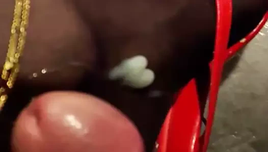 Ayaklar içinde naylon çorap sırılsıklam içinde boşalmak ve işemek