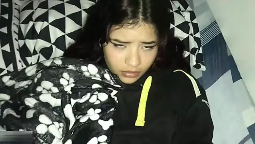 Azgın üvey anne büyük yaraklı bir adamın sürtüğü oluyor - İngilizce porno