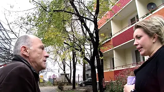 Sokak Sikici Vahşi Kanepede Sikişiyor