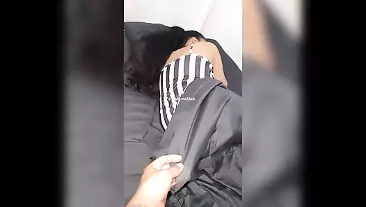 Külotumda ateşli spermini boşalt, lütfen!! - Üvey kız kardeşim bana bu garip isteği yaptı.