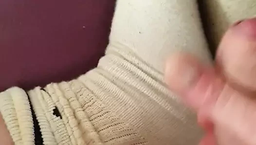 çoraplı ayaklarıma boşaldım