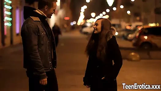 Muhteşem genç kız sikiliyor ve pompalanıyor