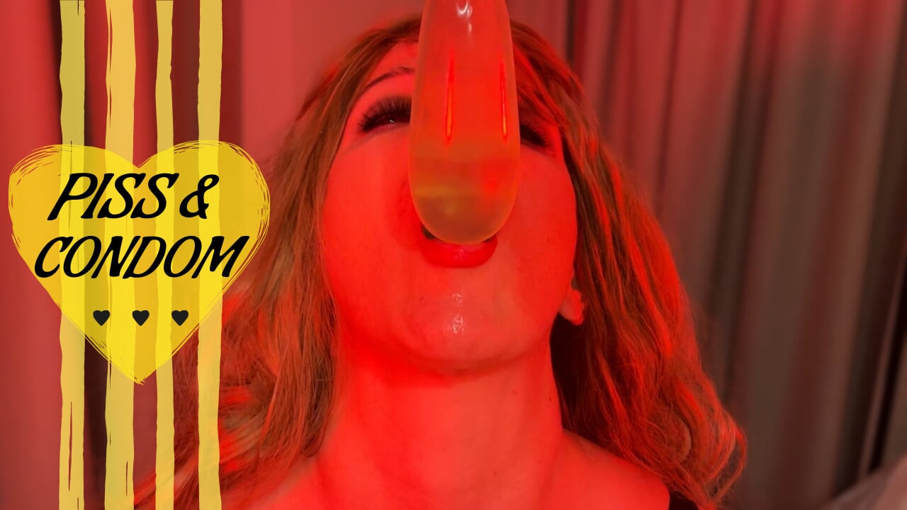 Plastik pantolon ıslatıyor ve sidik prezervatifi oral seks