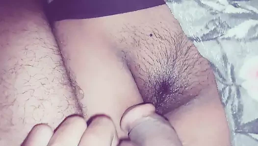 Üvey kız kardeş sıkı bakire amcığını üvey erkek kardeşine paylaşıyor