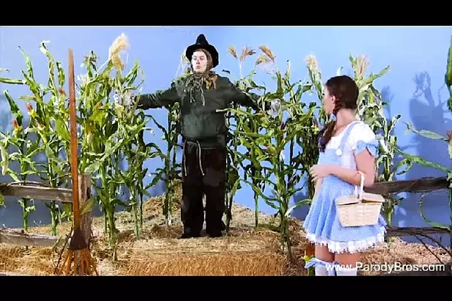 Dorothy amcığını korkulukla siktiriyor