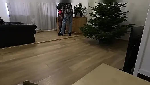 Bir evli kadın kocasının onu komşusuyla aldattığını kaydetti