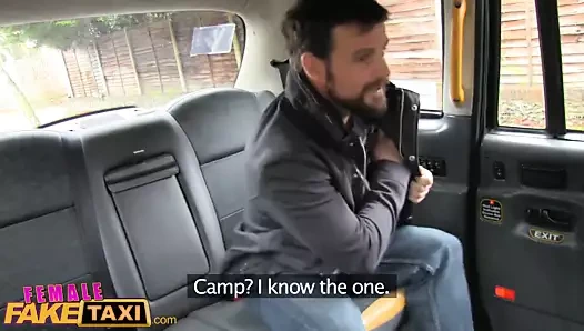 Femalefaketaxi üç heyecan verici oturum ve cumshots