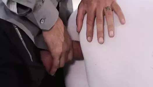 Saf büyük horoz üvey baştan tarafından sıcak sarışın ile dev göğüsler