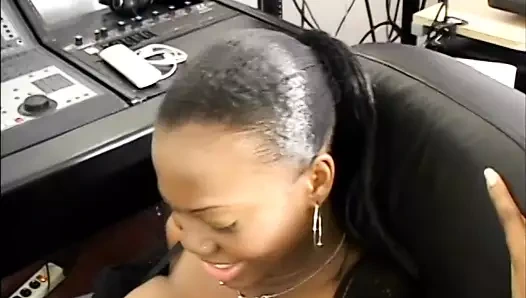 Abanoz lezbiyen strapon kahrolası ve ayak seks