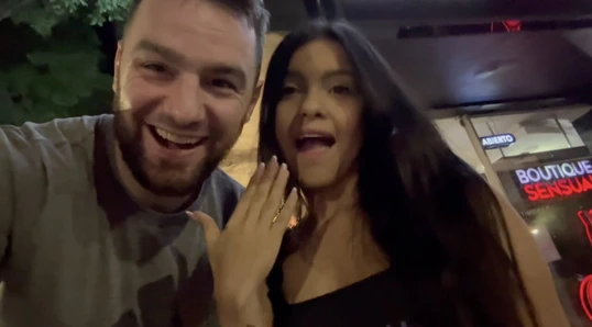 Güzel büyük götlü Kolombiyalı ile seks dükkanı macerası, camila henao