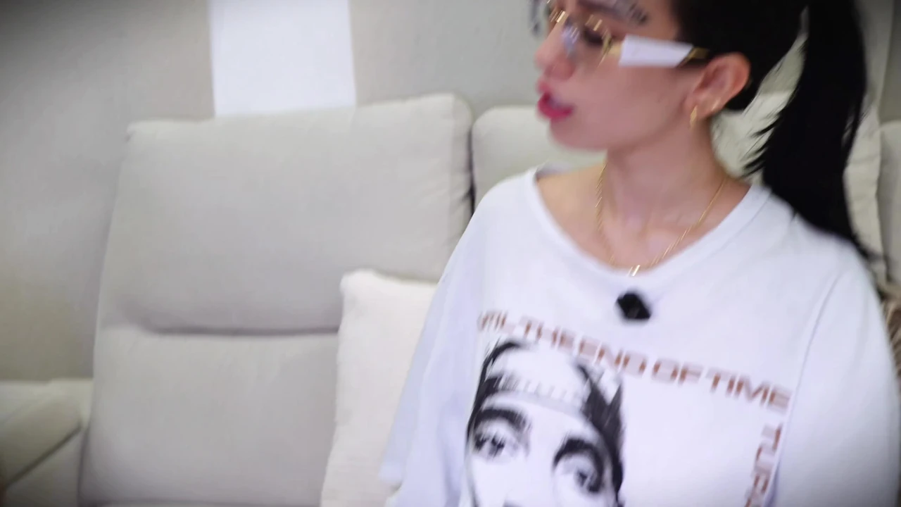 My Employee’s Huge Ass Seduces Me and I End up Sucking Her Tight Asshole in Exchange for a Raise