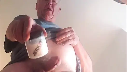 Jijzz çekiyorum ve bardağın üzerinde dölümü sikiyorum