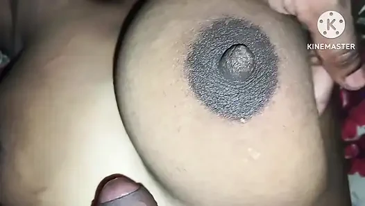 Sezon 200. Büyük memeli yenge erkek arkadaşının yarağına sütünü bırakıyor