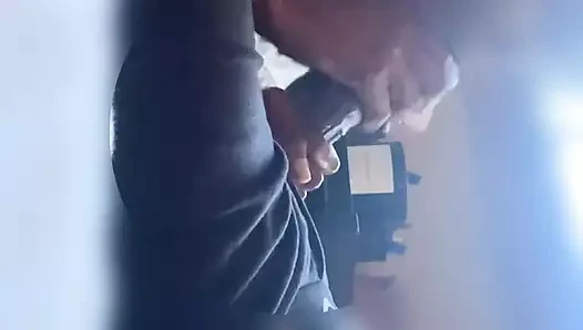 Okuryazar olarak neredeyse sikini emerken yakalanıyordum. Kısa kesmek zorunda kaldık (boşalma yok)