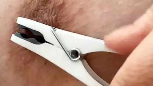 Benim büyük doğal yumuşak büyük sarkık baştankara meme ucunda elbise mandalı